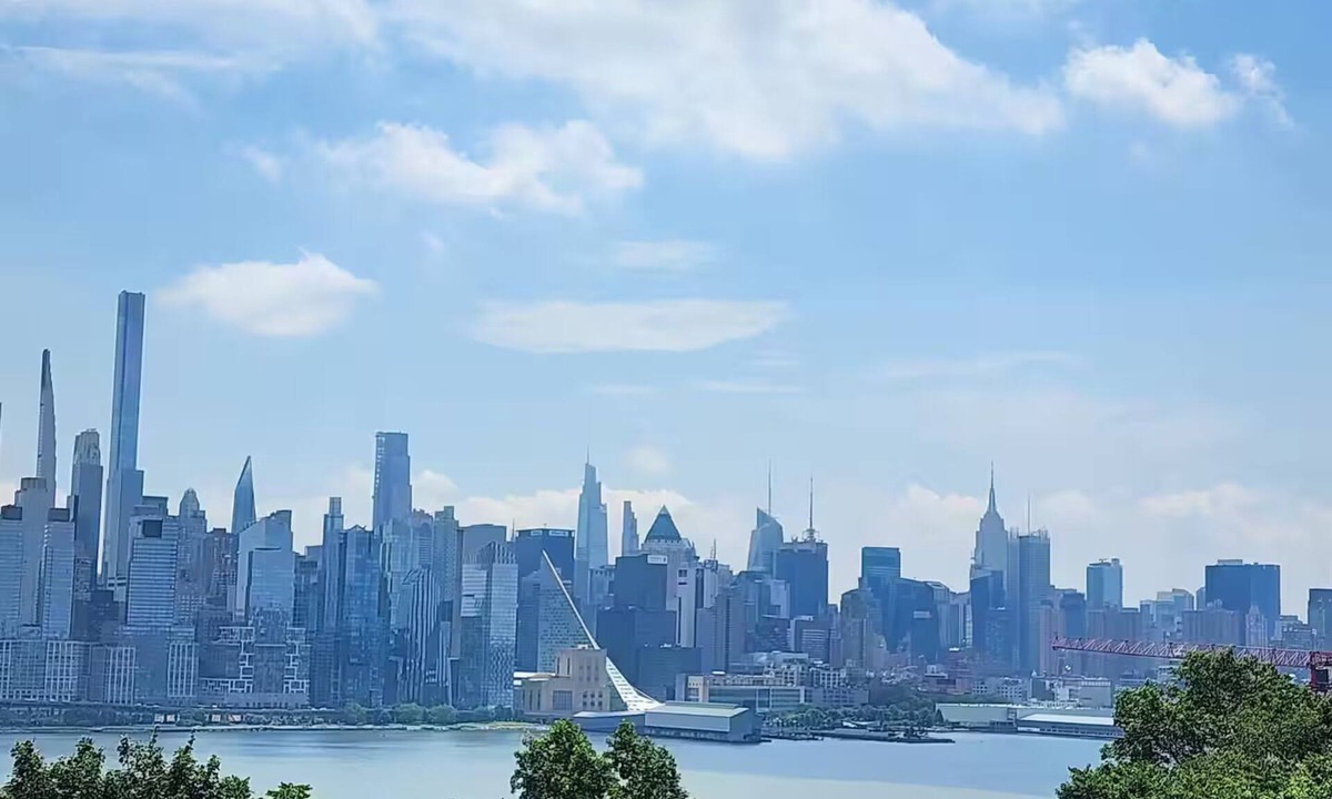 Guttenberg Apartment | NYC retreat 15 Min NYC Free Parking & Laundry