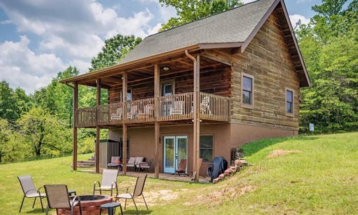 Mill Spring Cabin | Orchard View Log Cabin near Tryon IEC & Lake Lure!