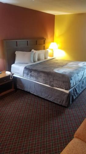 Stillwater Apartment | OSU 2 Queen Bed Hotel Room 202