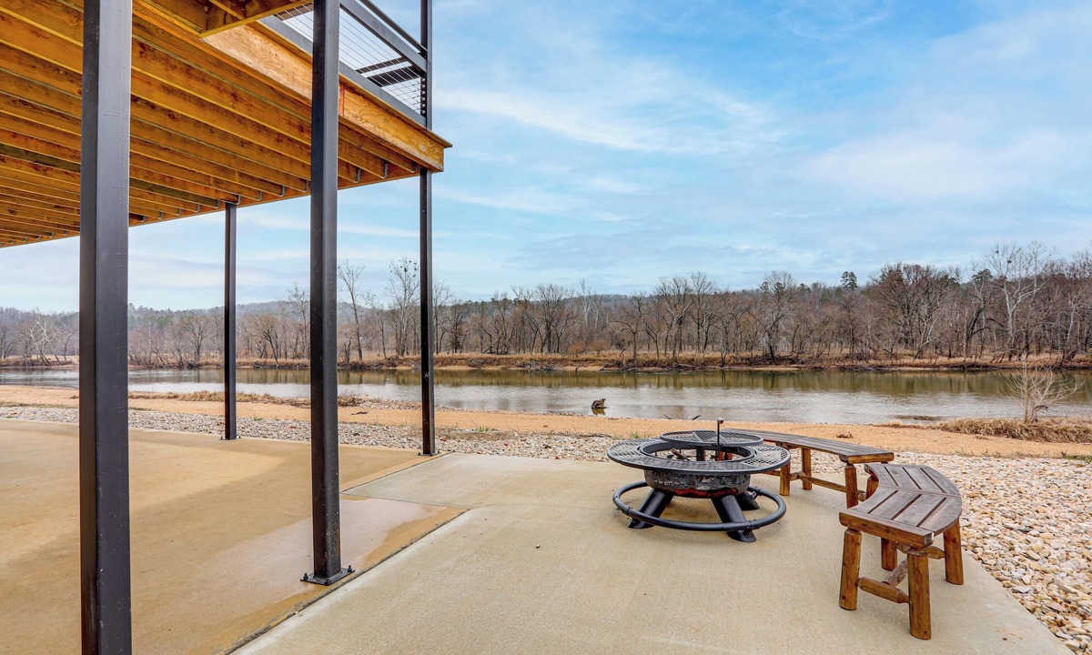 Van Buren House | Ozarks Escape w/River Views & Fire Pit