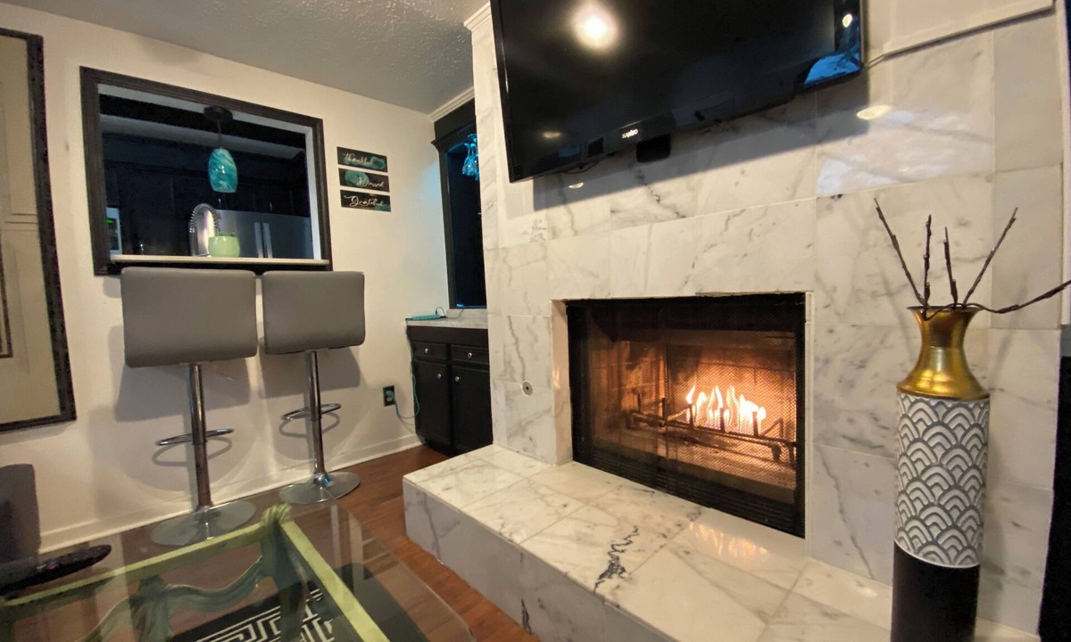 Tougaloo House | Parisian Marble Loft with a Garage off HWY55!