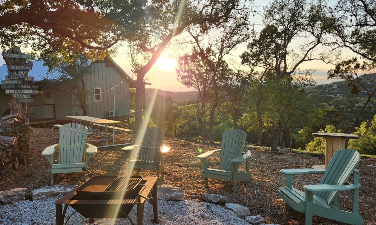 Canyon Lake Cabin | Peaceful Hilltop Cabin w/Amazing Views & Hot Tub