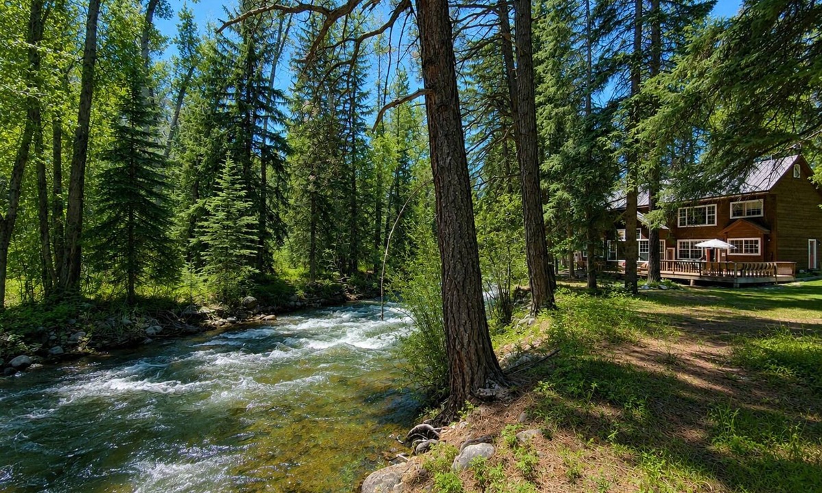 Durango Cabin | Pet Friendly Riverfront Cabin