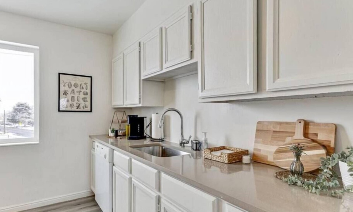 Bountiful Apartment | Pickle Ball Courts Close By, 5 Mins off Freeway!