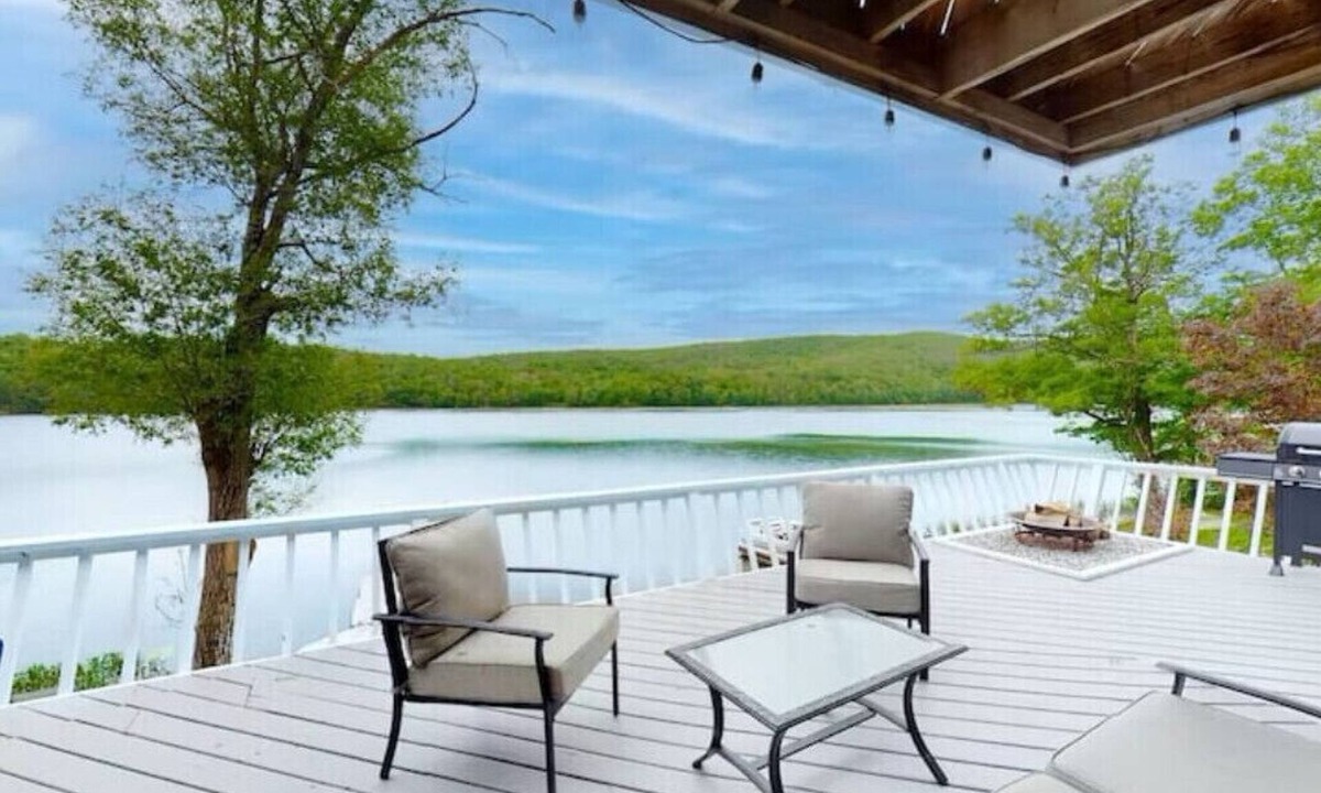 Hubbardton House | Play Golf Year-Round, Lake Bomoseen Lakefront w/Trackman Golf Simulator!