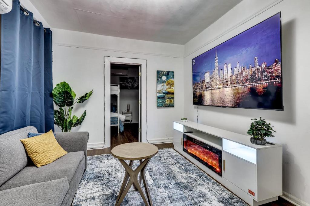 Lodi Apartment | Premier Lodi 3BR 1st Floor Near NYC, MetLife & American Dream