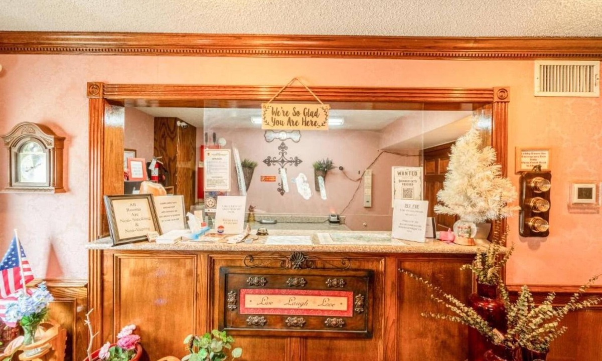Eureka Springs Apartment | Premium King Room with Jetted Tub