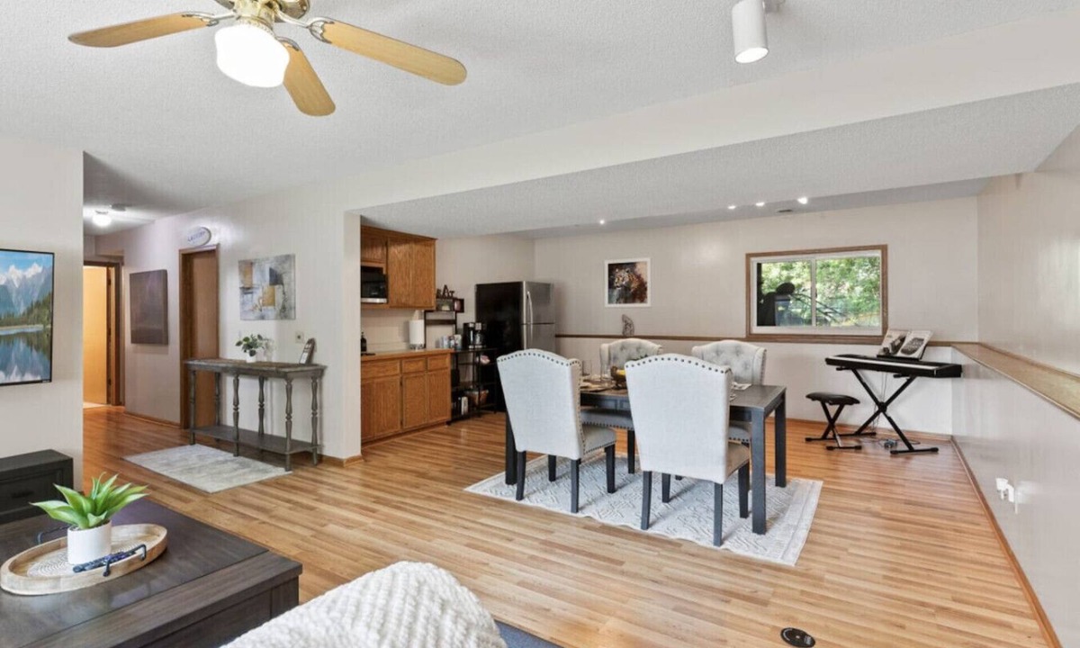 Burnsville House | Private 2BR Burnsville Suite Near Mall & Hospitals