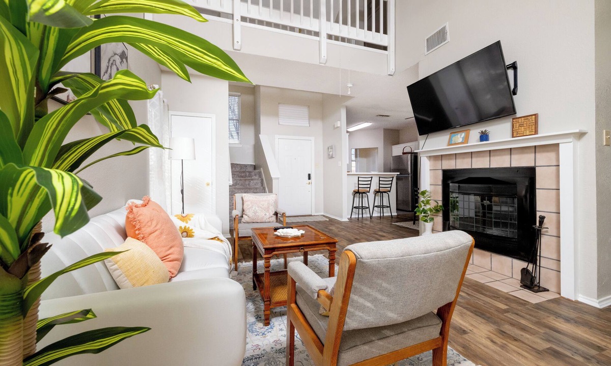 Euless House | Private Backyard + Deck - Near DFW + Toyota Music