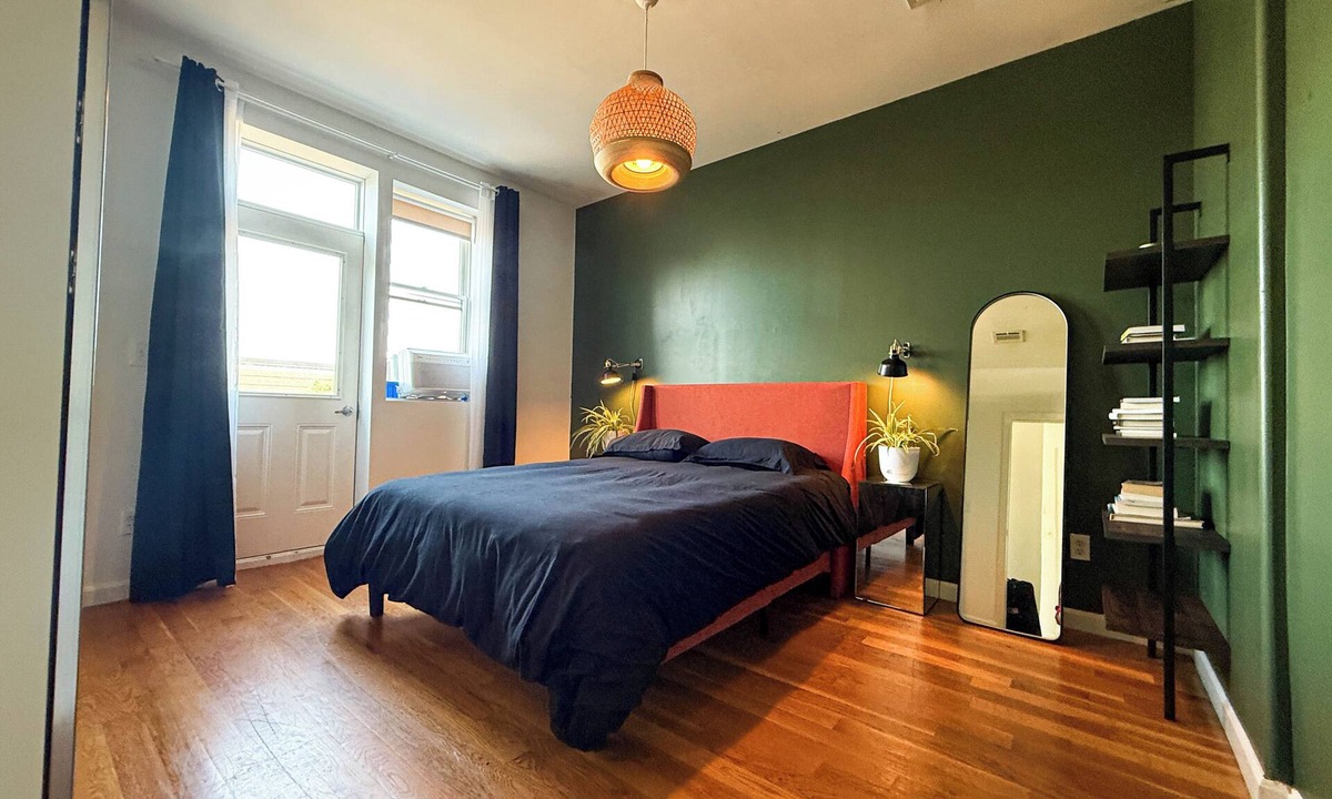 Crown Heights Apartment | Prospect Heights/Clinton Hill. 2 balconies, elevator, top floor, washer/dryer