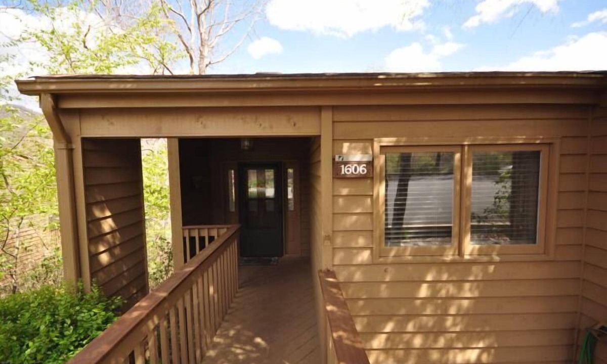 Lake Lure Condo | Quail Cove 1606 at Rumbling Bald