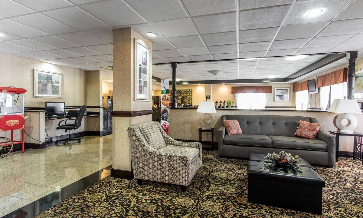 Ellendale Hotel | Quality Inn & Suites Memphis East