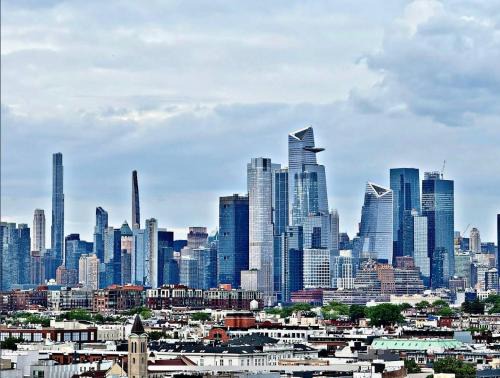 The Heights Bed & Breakfast | Quiet apt only 15 mins from Midtown NYC