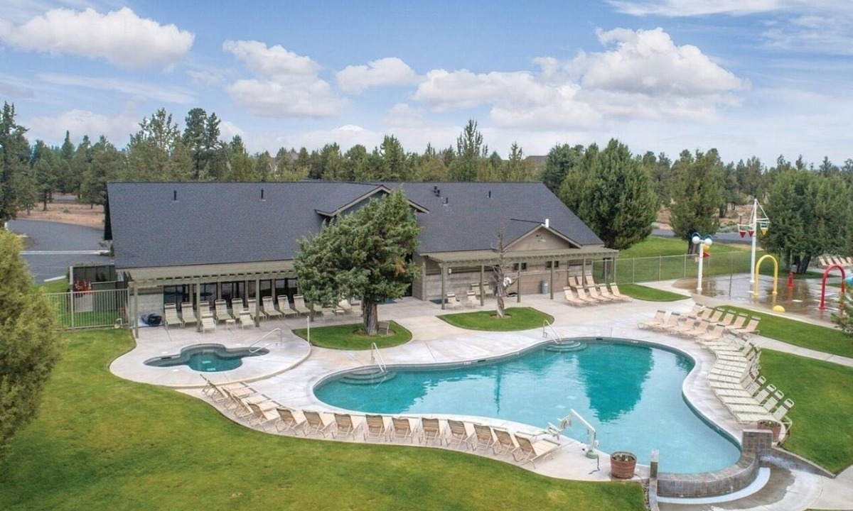 Redmond Resort | Redmond | High Desert Easy Access Stay | Pool + Trails | 2BR Ground Floor