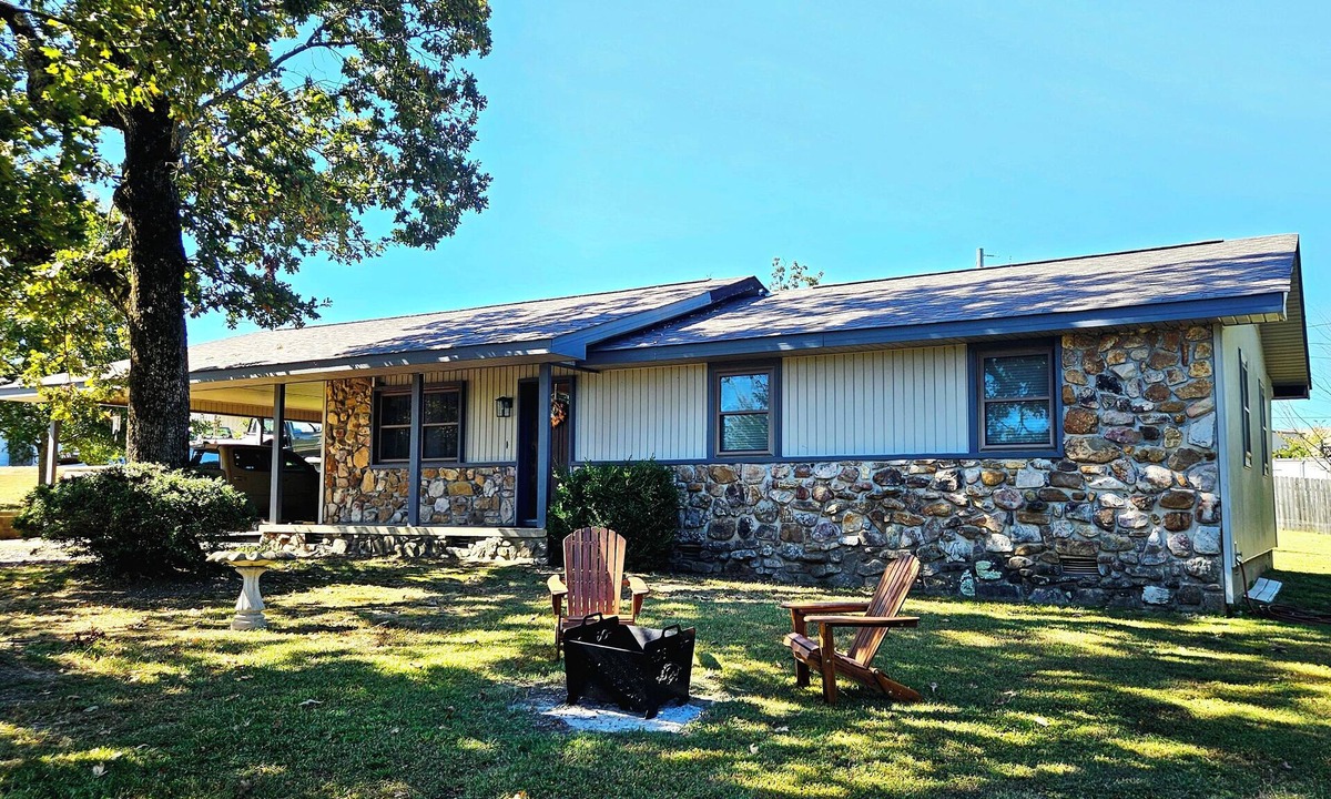 Mena House | “Relax, Unwind & Explore at Trailhead Hideaway – Mena’s Best Getaway!”