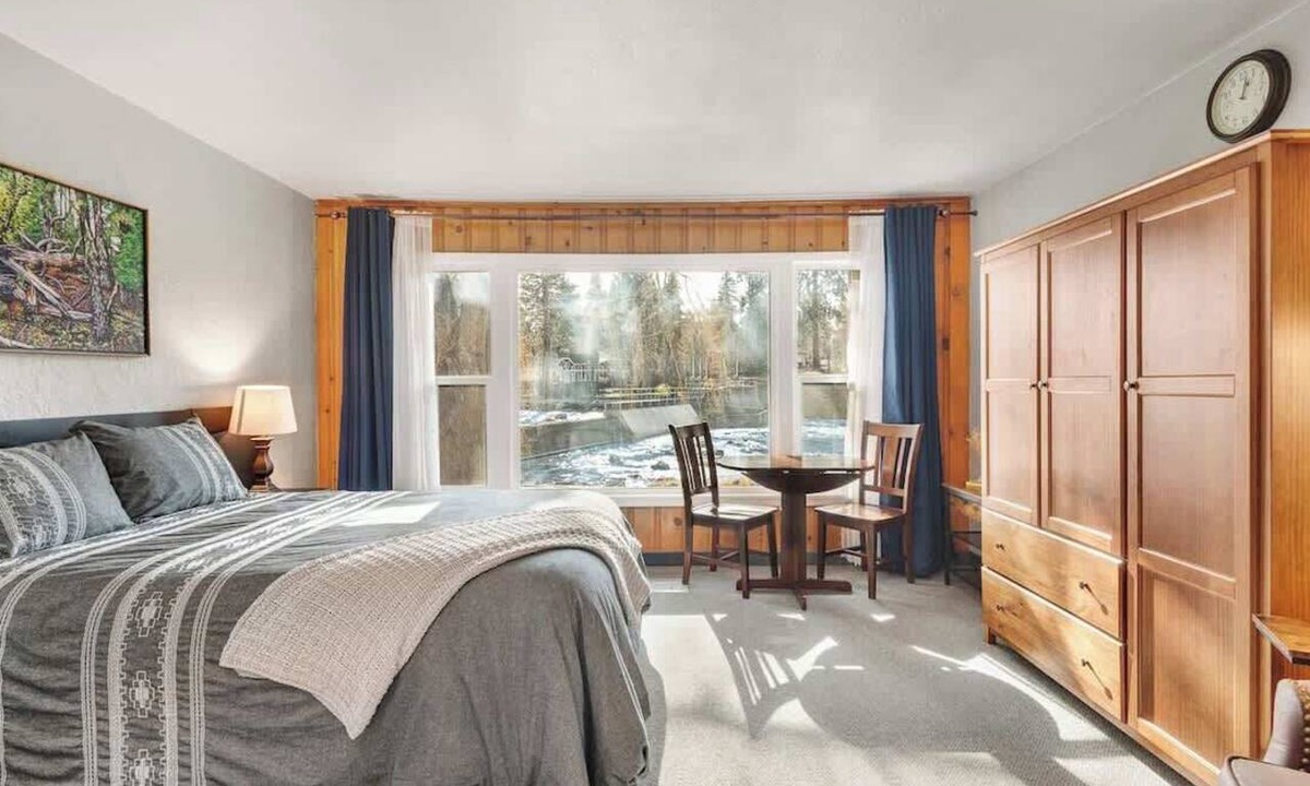 Bend Condo | Riverfront Studio with Trail Access!
