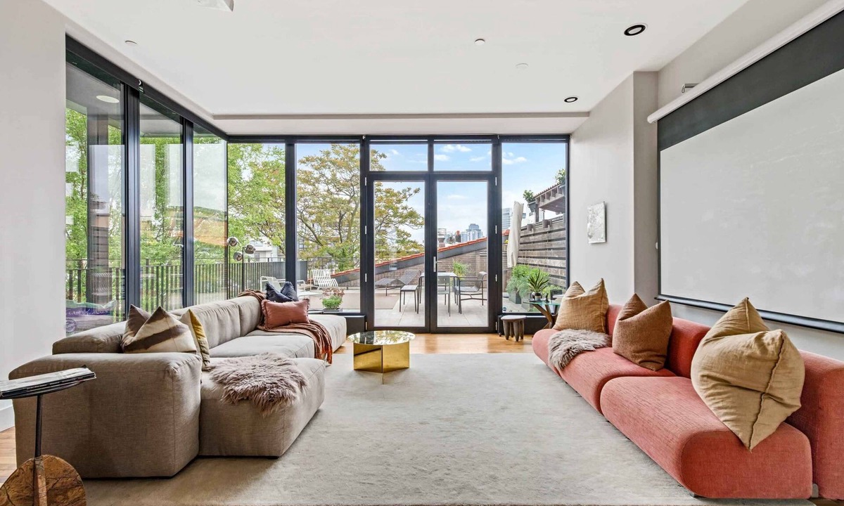 Greenpoint Apartment | Rove Travel | Leonard | 2BR PH Loft McCarren Park