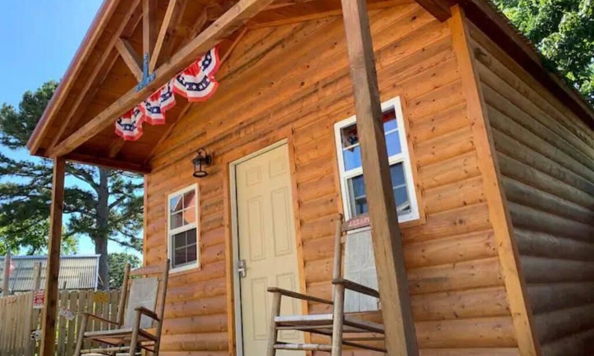 Eureka Springs Cabin | RT 62 Motor Resort Bunkhouse