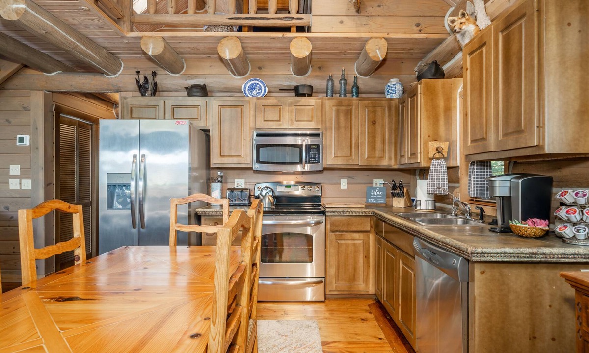 Bixby Cabin | Rustic Log Cabin on 160 Gated Acres! Just 30 minutes from Tulsa!