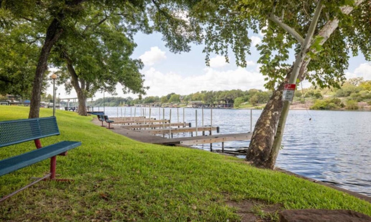 Burnet RV Rental | RV Site - Pull Through 36