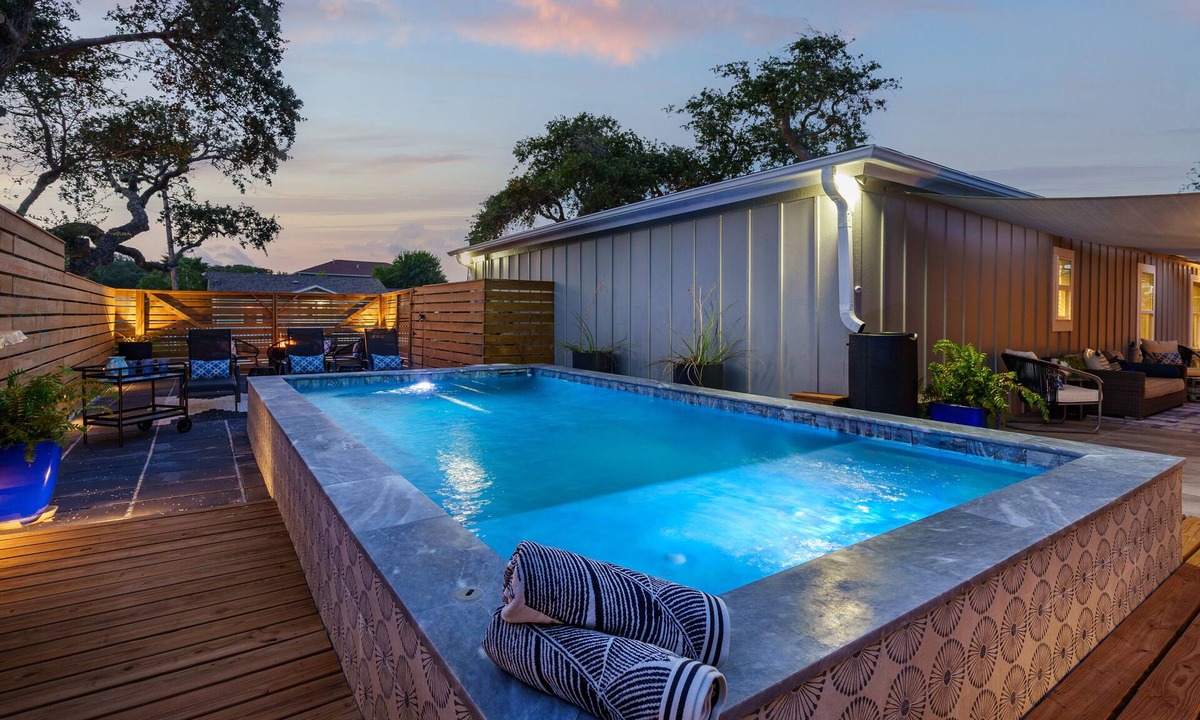 Fulton House | Salt Private Pool/Grand Outdoor Space/Walk to Bay