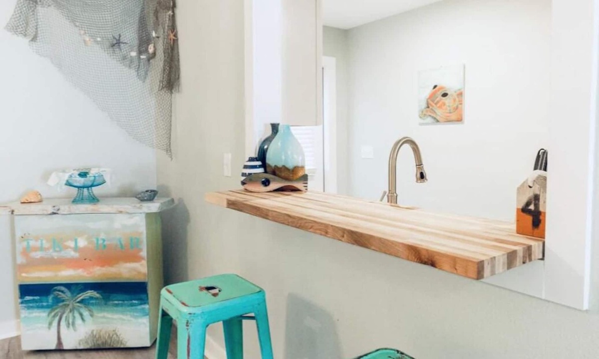 Bayou Oaks House | Sarasota Beach House themed designer cottage- sleeps 6 - pool- tropical oasis.
