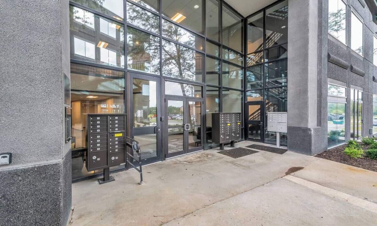 Waldron Apartment | Sleek, modern loft minutes from Airport, FAST WiFi