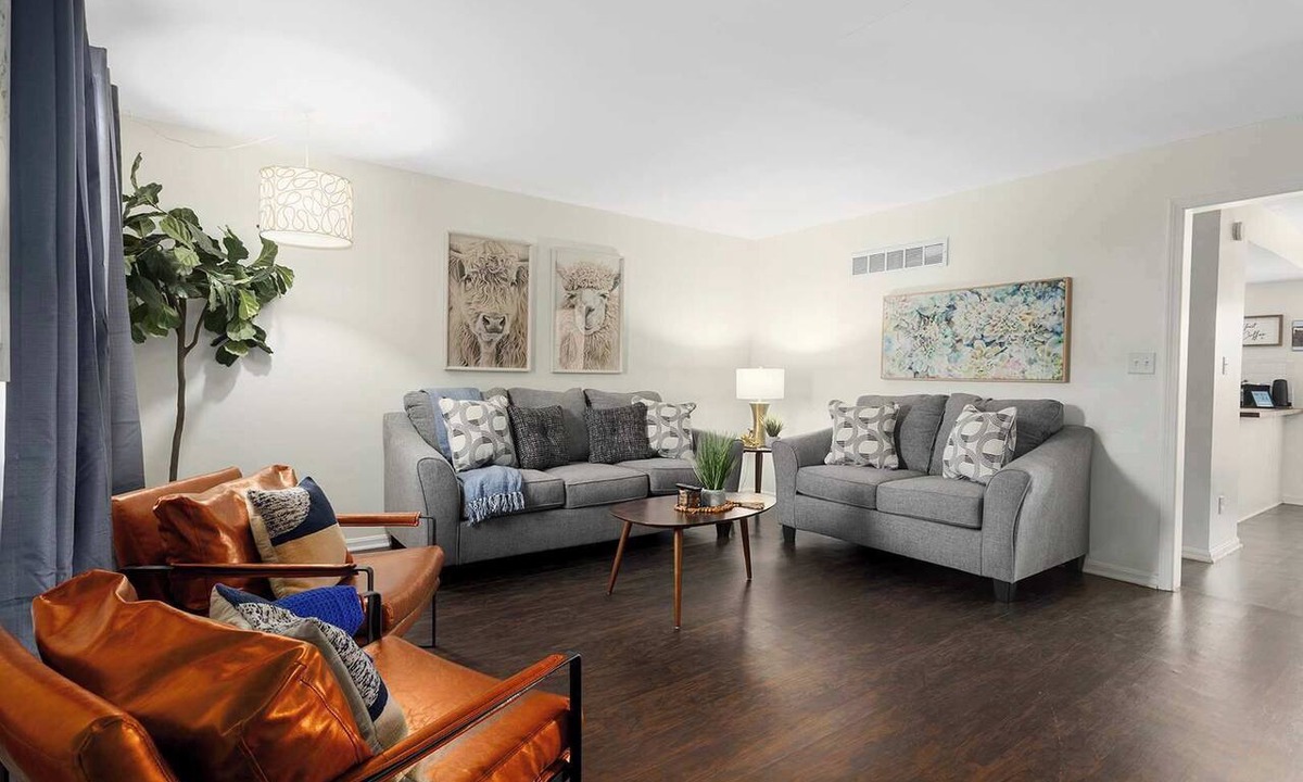 Grandview House | Sleeps 10 Pets Welcome+ patio seating & BBQ grill