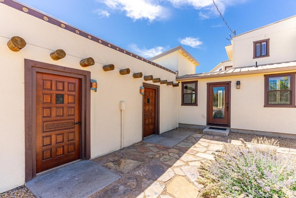 Terrebonne House | Smith Rock Multi-Family Retreat
