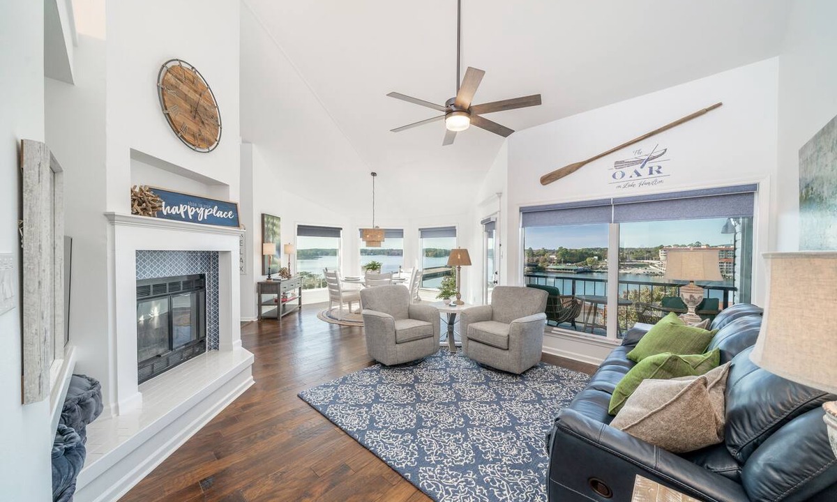 Lake Hamilton Condo | Sophisticated 2BR Lake Condo "The Oar" with open channel views of Lake Hamilton