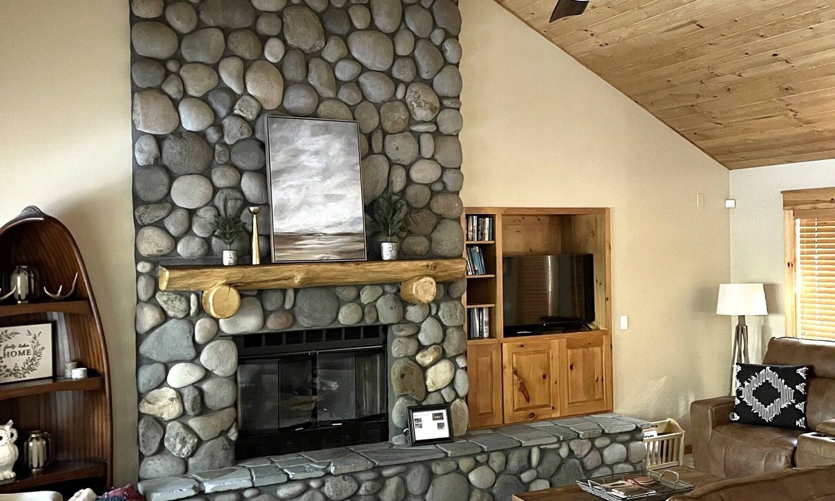 Deer Park House | Spacious 5-bedroom house with AC, WiFi, SHARC passes in beautiful Sunriver!