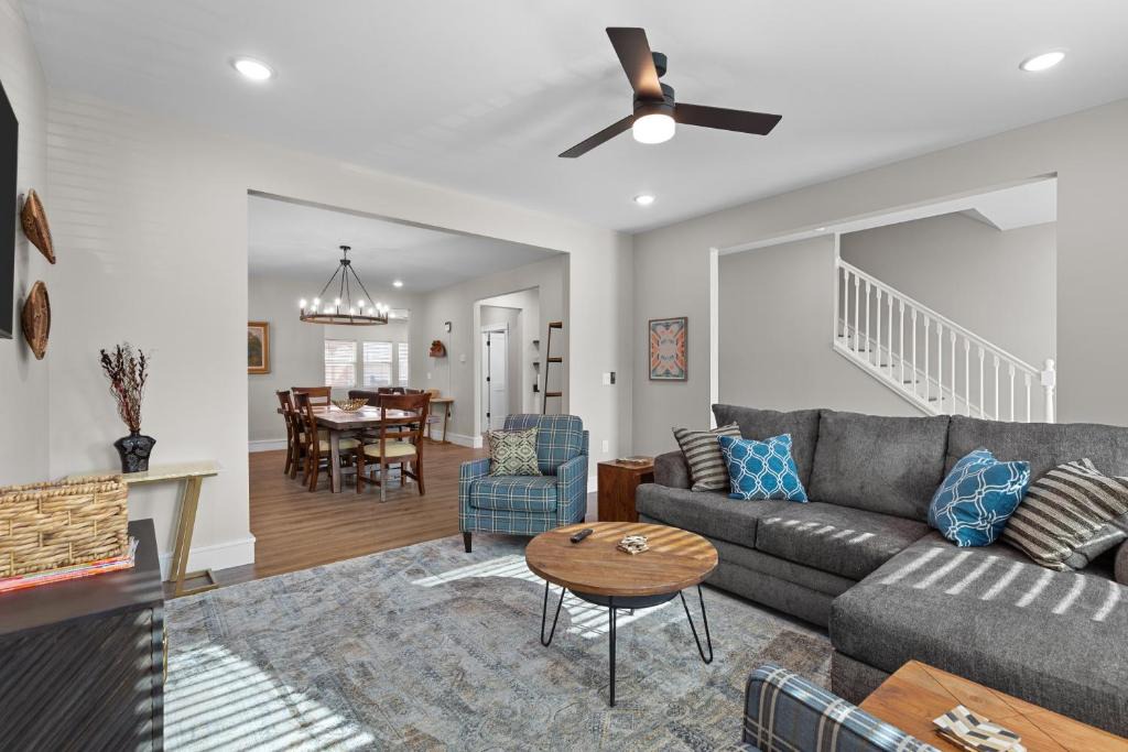 The Gate House | Spacious 5BR Home | Amazing Shower | Near SLU & Tower Grove | The Gate STL