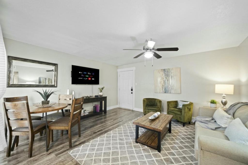 Arlington Apartment | Spacious and Stylish Apartment right near ATT Stadium