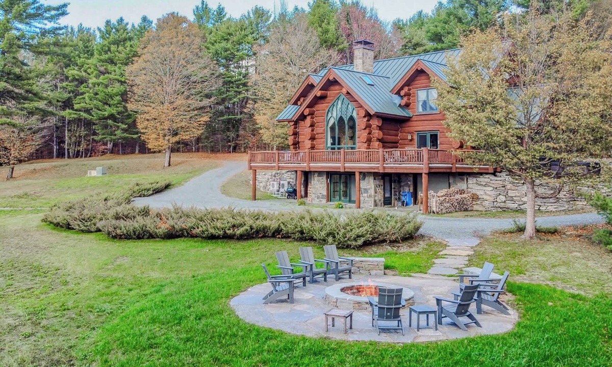 Hartland House | Spruce Moose Lodge, Custom Log Cabin with Hot Tub