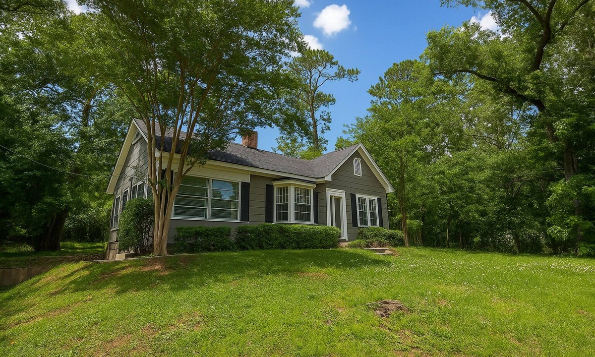 Meridian House | Stay on Magnolia Hill 3BR Cottage in Meridian, Mississippi with Southern Charm