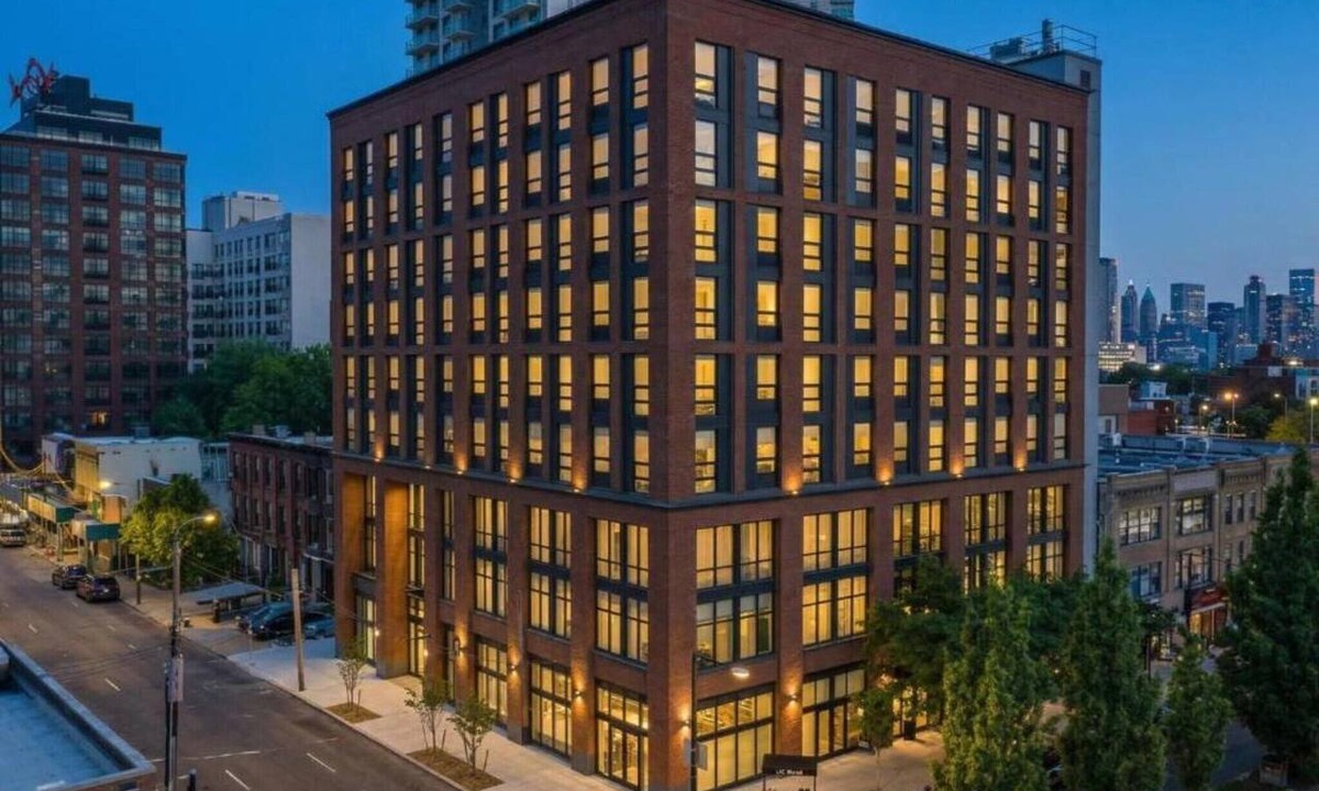Hunters Point Apartment | Studio Stay | Queen Bed | Court Square