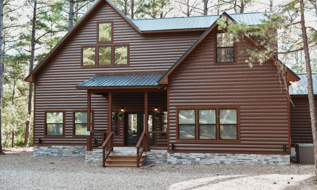 Hochatown Cabin | Stunning Farmhouse 1 mile to new casino sleeps 10 Hot Tub
