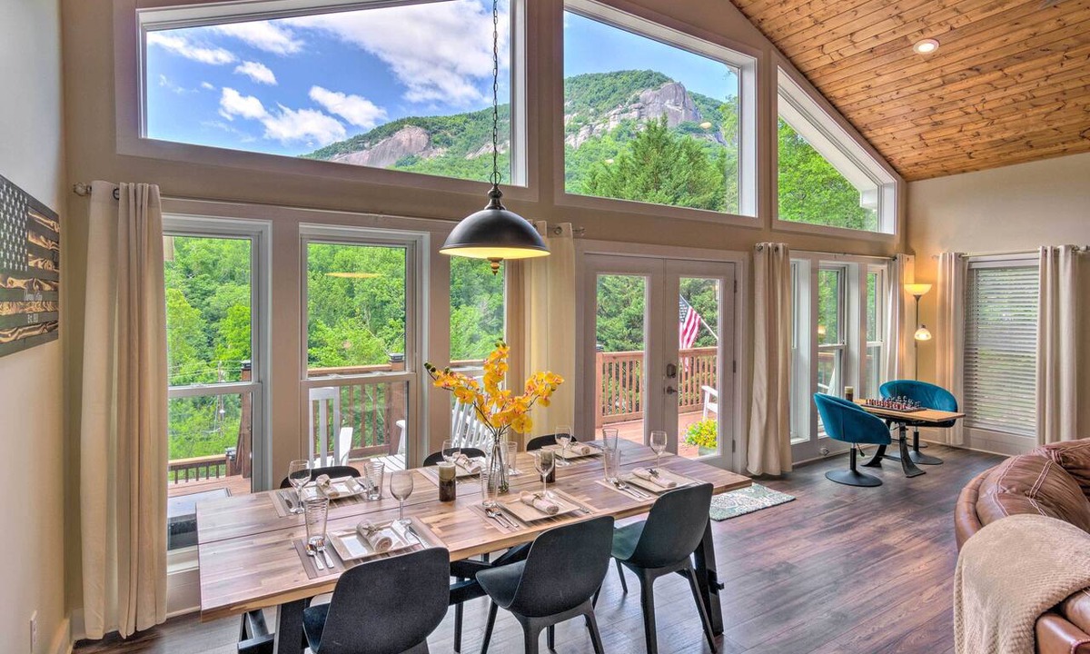 Chimney Rock Cottage | Stunning Mtn Views! Group Getaway in Chimney Rock