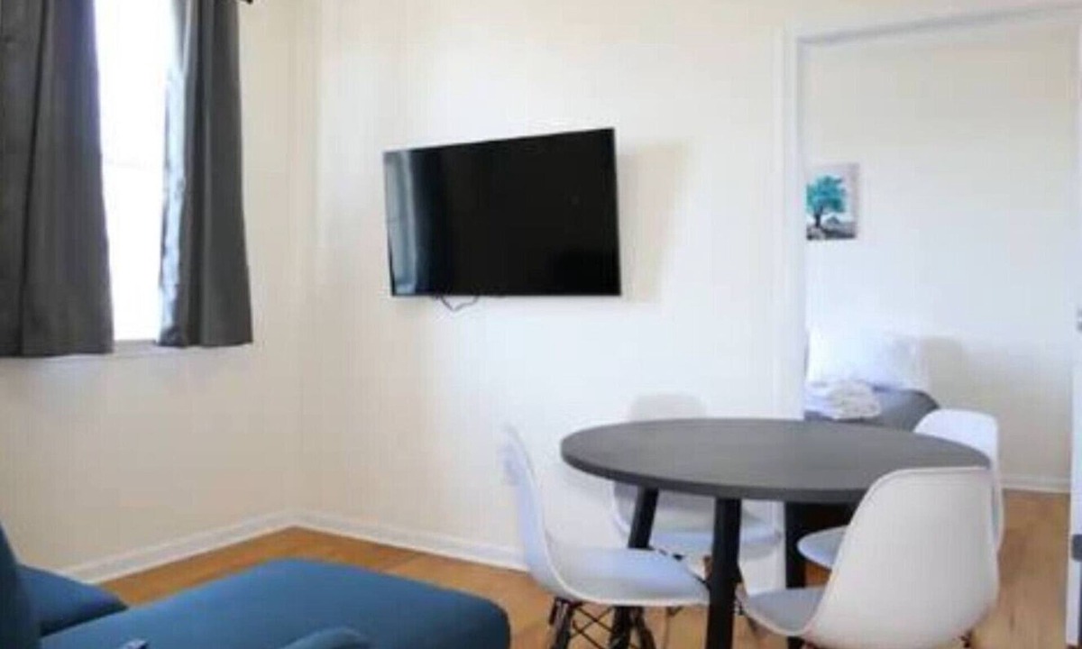 Belleville Apartment | Stylish 1BR Apartment Prime Location