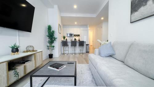 Financial District Apartment | Stylish 3BR Luxury Retreat in the Heart of FiDi