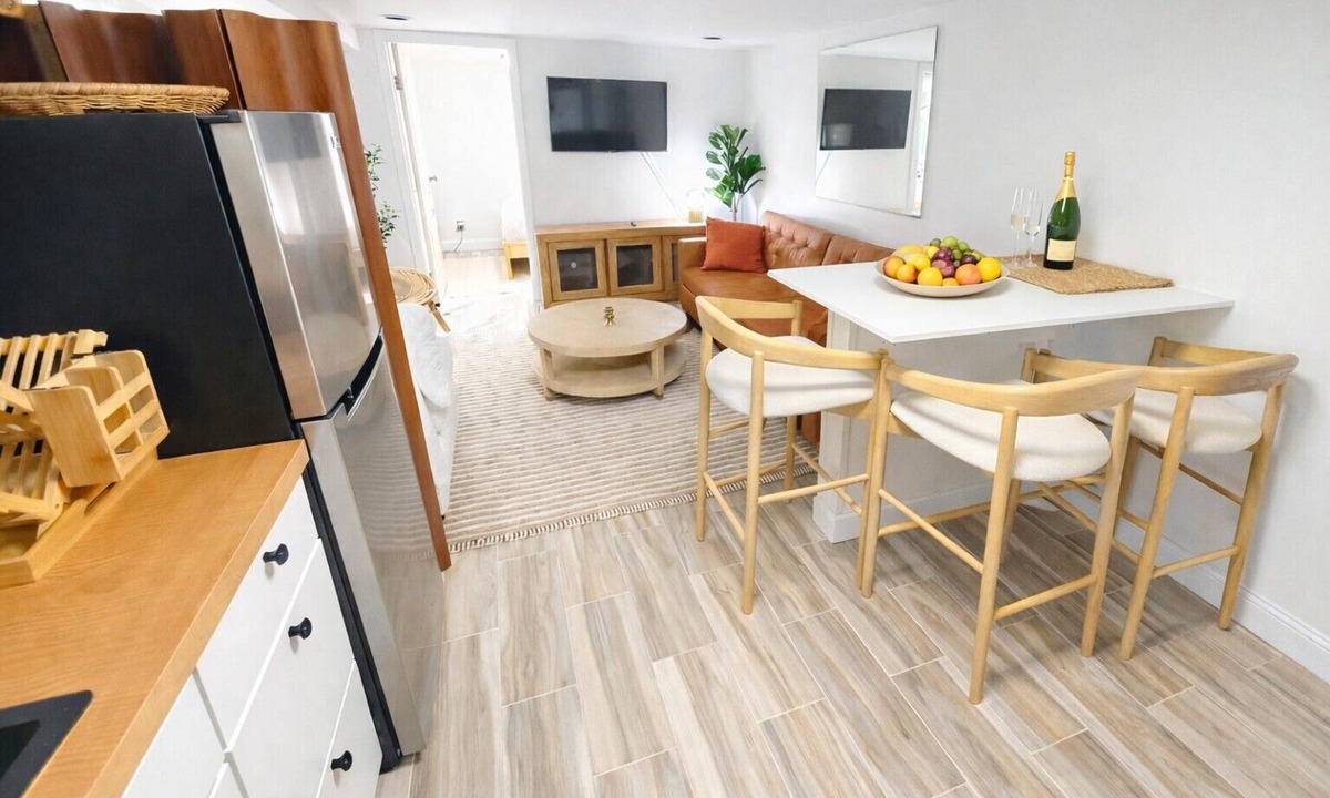 The Heights Apartment | Stylish & Cozy Home ~20min from Manhattan, Newark Airport, Metlife Stadium
