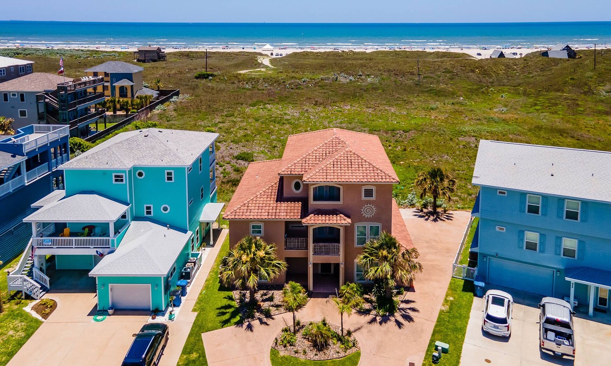 Safe Harbor House | Sunrise Beach Villa | Walk to Beach, Ocean Views!