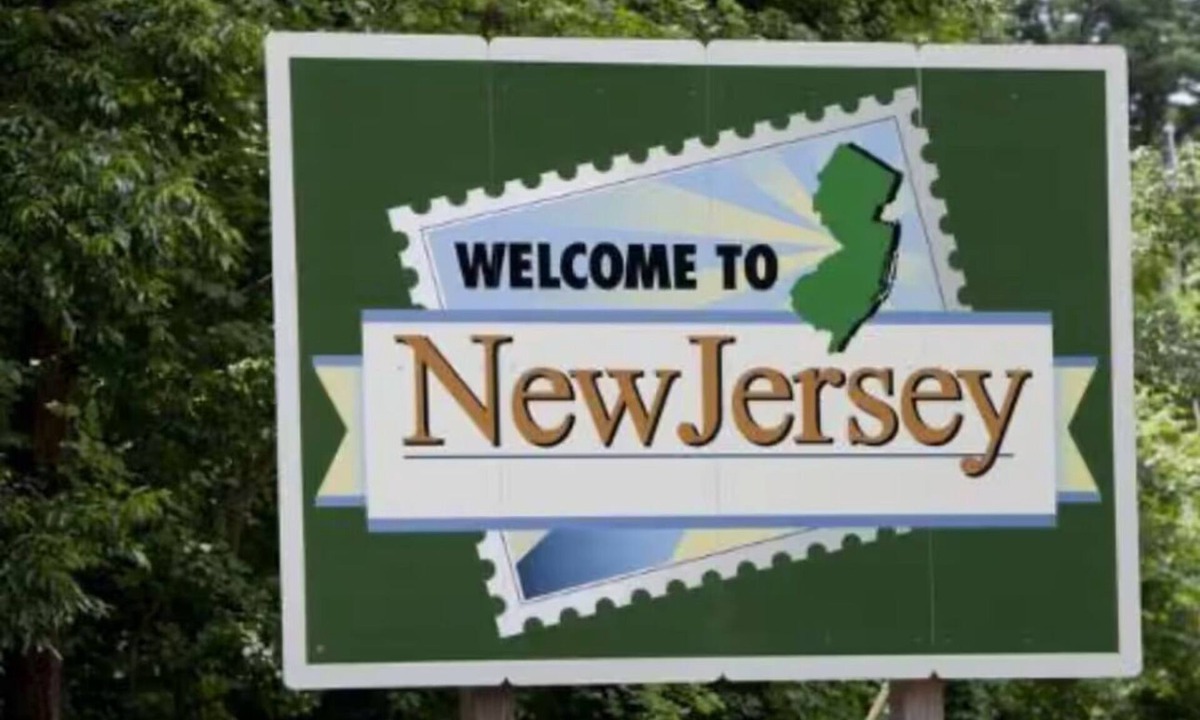 Weequahic Apartment | Superb 2-bedroom apartment in charming Newark with AC, WiFi, dresser