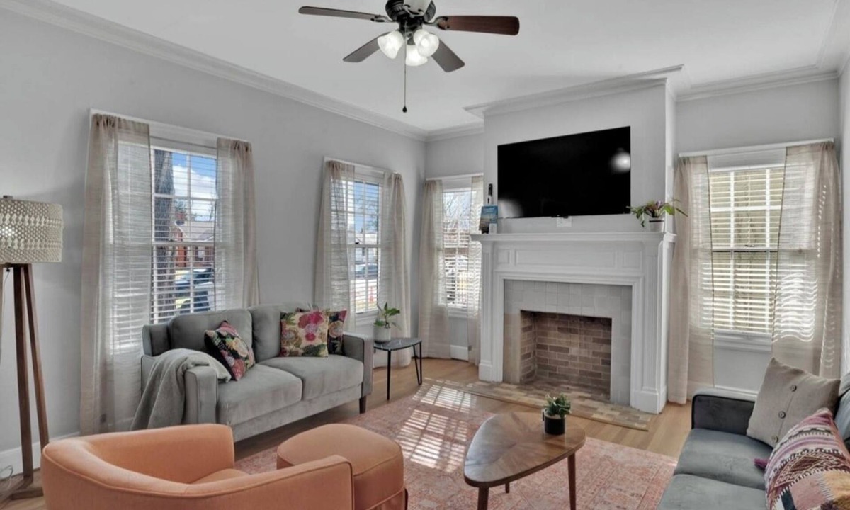 Broadmoor House | The Beverly est. 1939! Charming 3-bedroom house! Permit 25-0078-STR