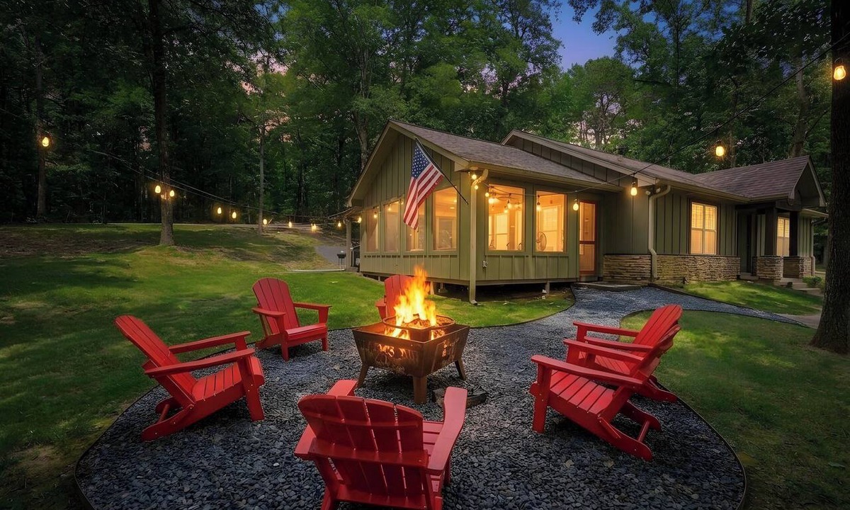 Daisy Cabin | The Cabin at Skinny Dip Cove Lake Greeson, Arkansas