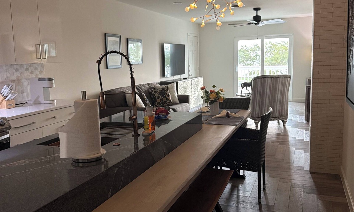 Del Mar Apartment | The Garden at Ocean Dr