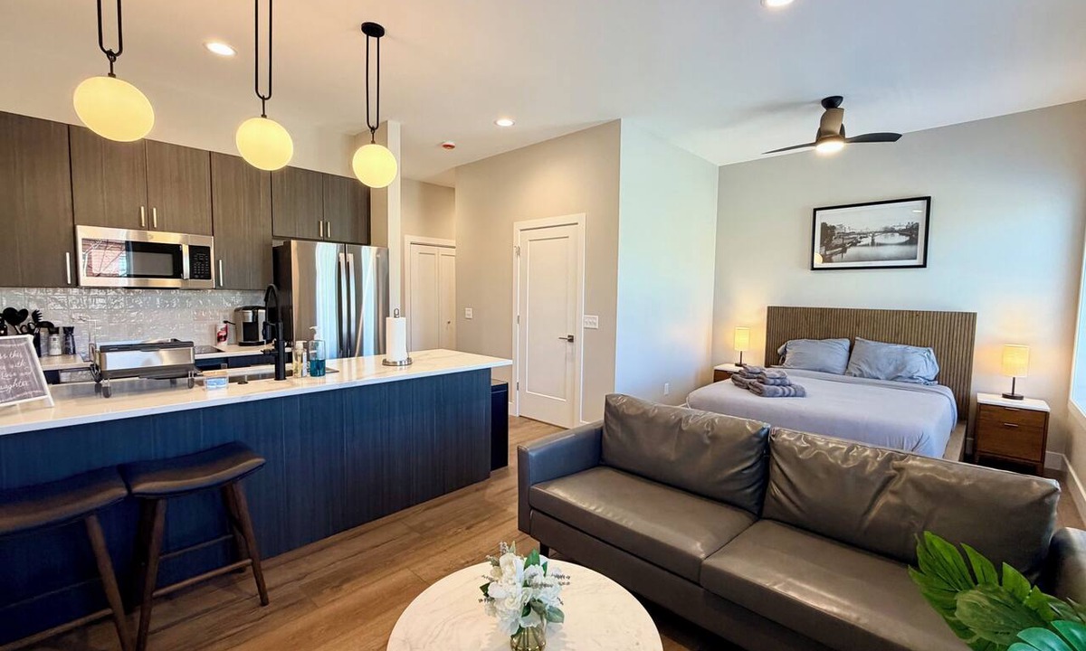 St. Louis Apartment | The Grove Studio, Manchester Ave:Near Forest Park