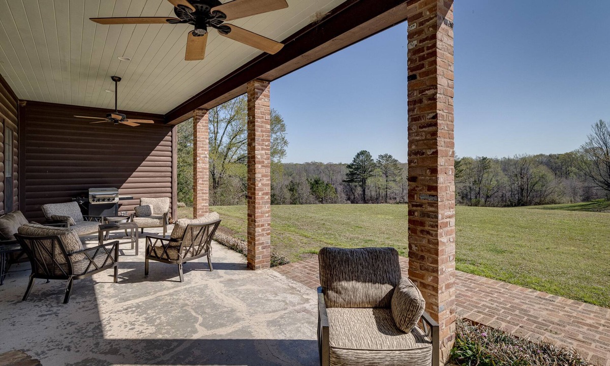 Choudrant Cabin | The Lodge- Everyone can sleep under one roof! 10 min to Ruston