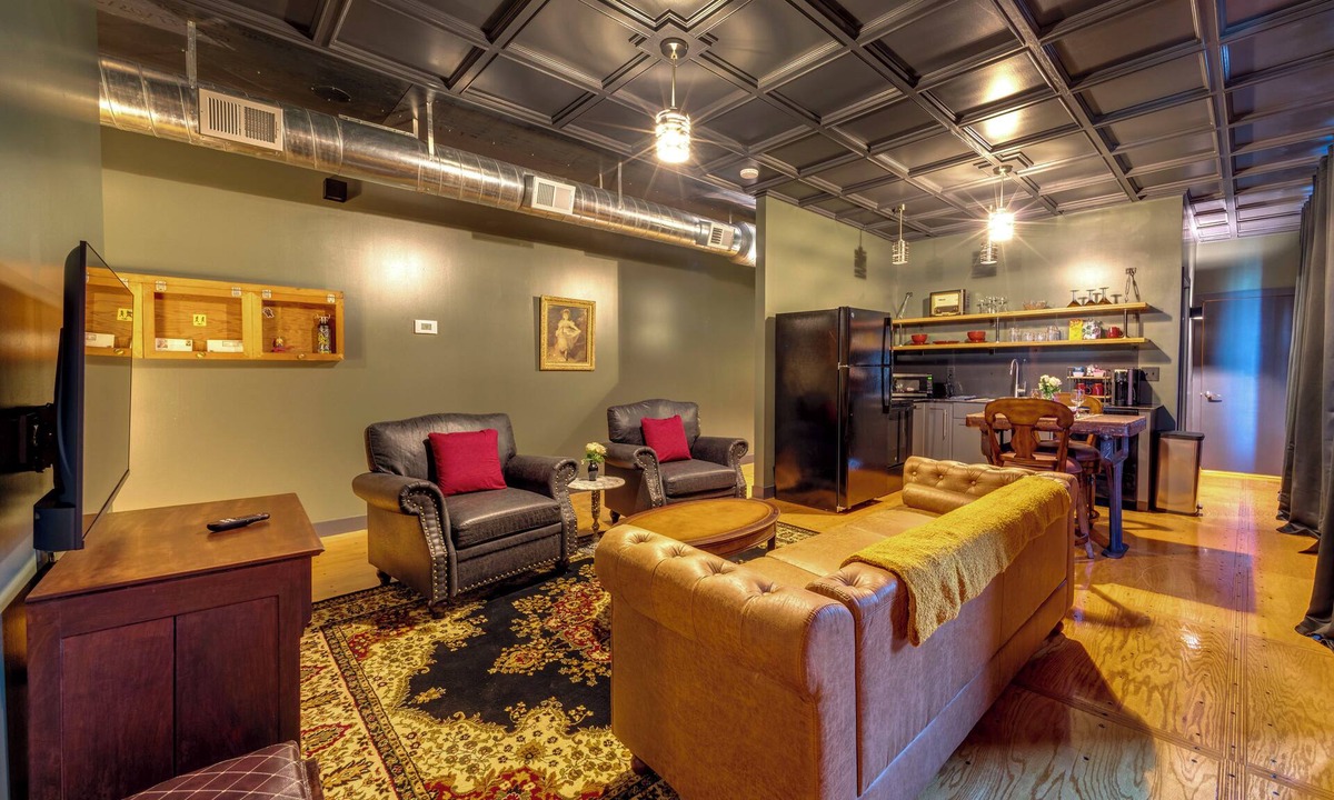 Sedalia Apartment | The Lounge - Vintage Loft Apartment