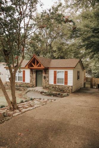 Hot Springs House | The Woodlawn Guest Cottage